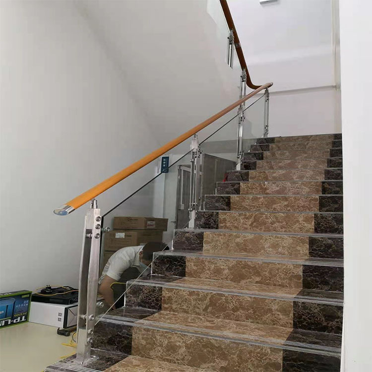 不锈钢楼梯护栏价格